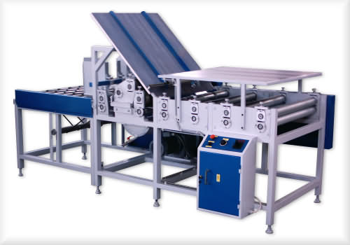 Laminating machine for corrugated cardboard sheets